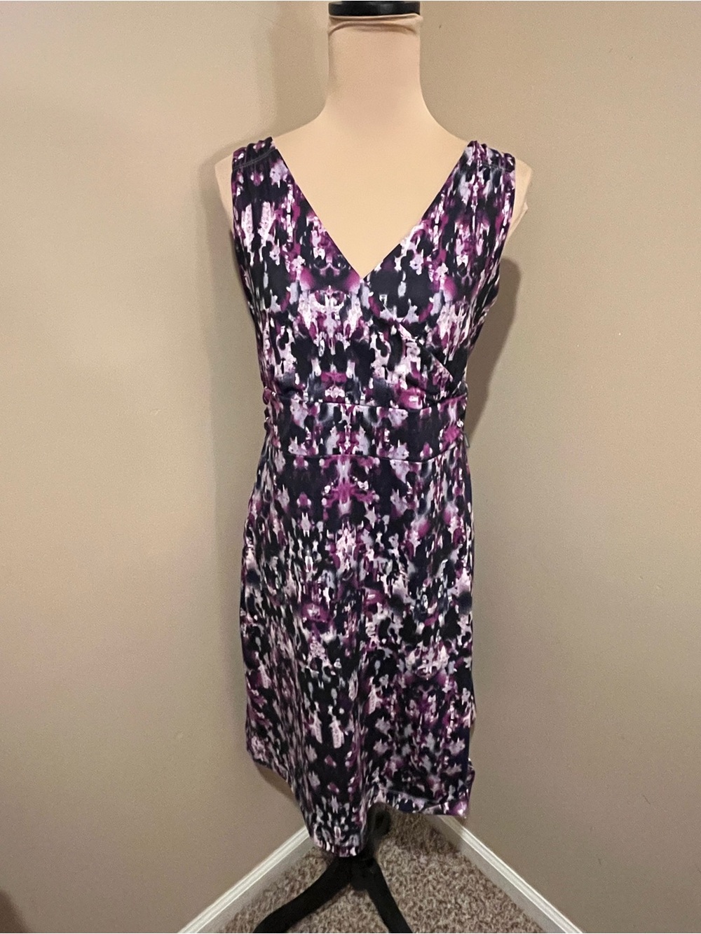 Eddie Bauer Purple and White Abstract V‑Neck Sleeveless Athletic Dress, L